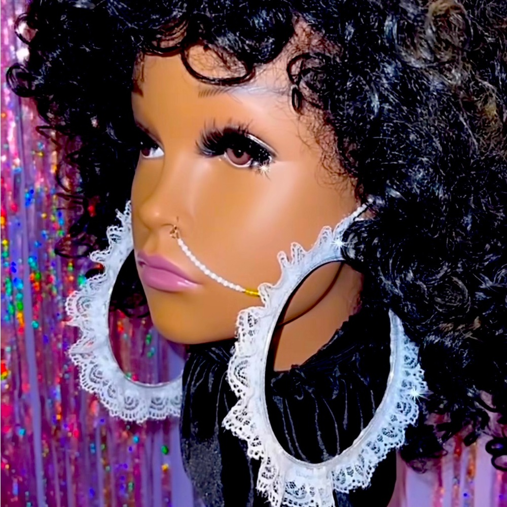 Pretty girl V’HOOPS (space white) by  CraftyVjewerly